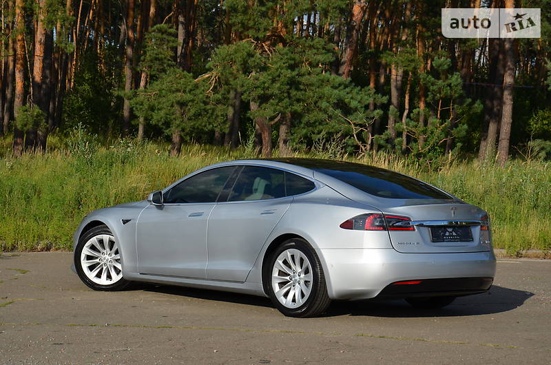 Седан Tesla Model S 2018 в Києві