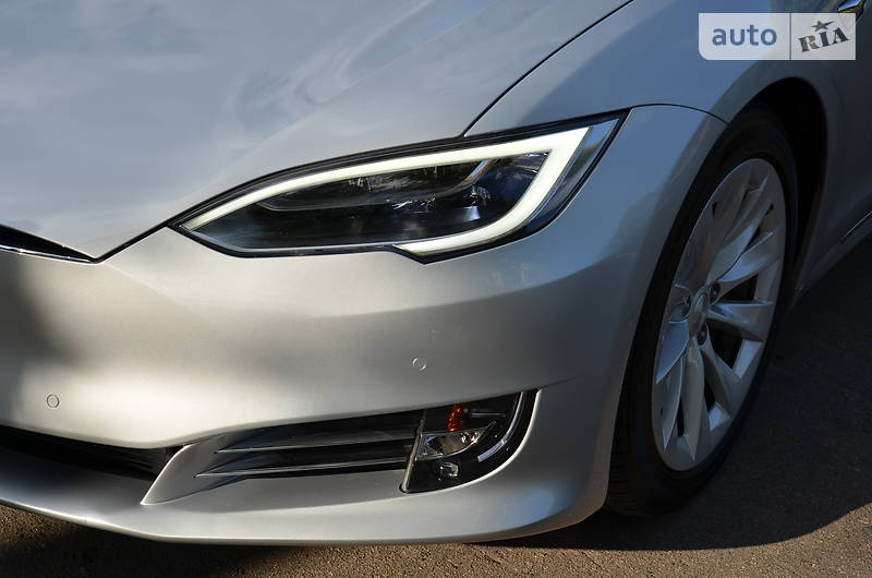 Седан Tesla Model S 2018 в Києві