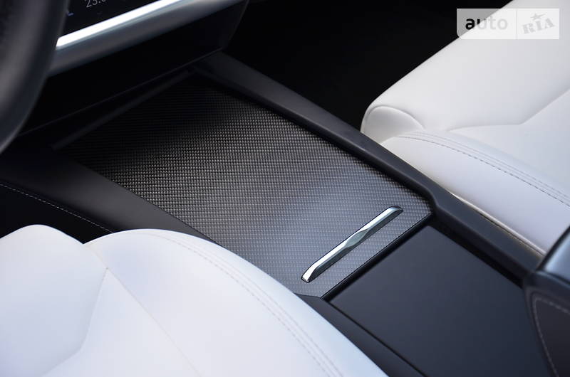 Седан Tesla Model S 2018 в Києві