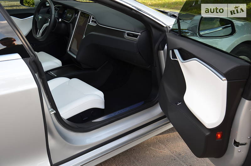 Седан Tesla Model S 2018 в Києві