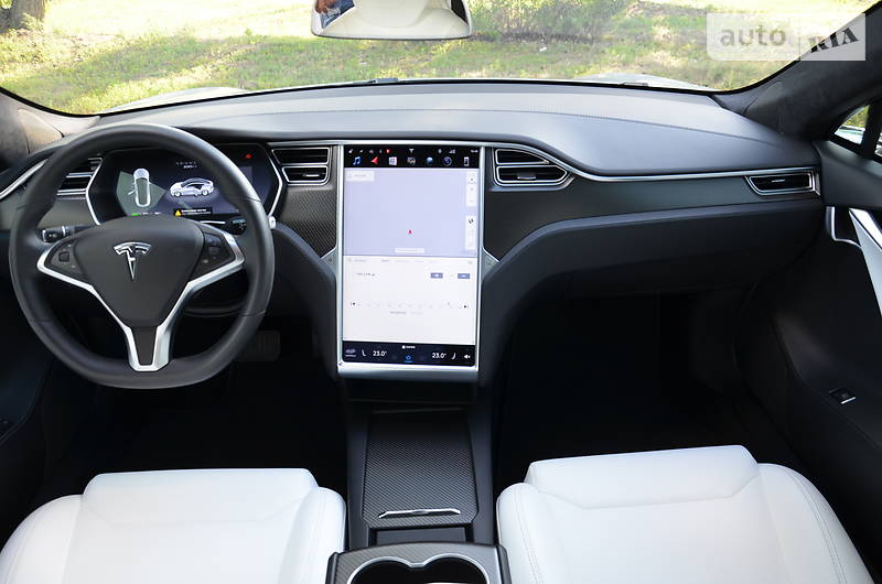 Седан Tesla Model S 2018 в Києві