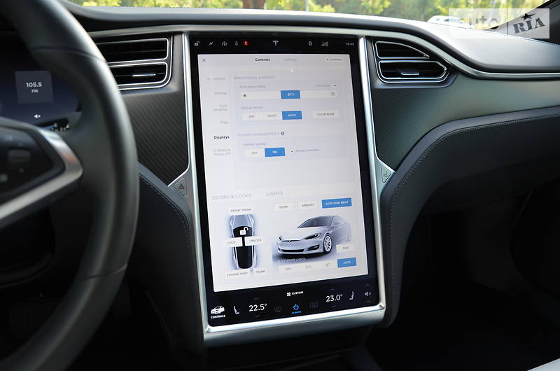 Седан Tesla Model S 2018 в Києві