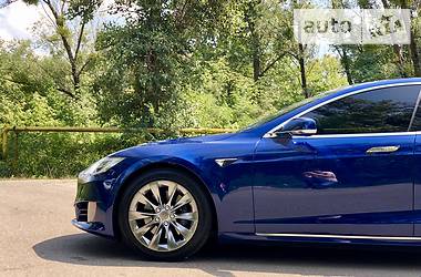 Лифтбек Tesla Model S 2017 в Киеве