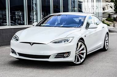 Седан Tesla Model S 2017 в Киеве