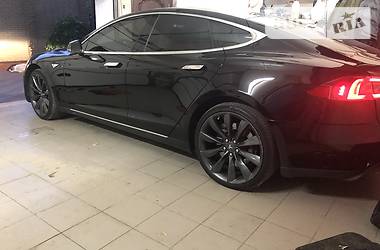 Хетчбек Tesla Model S 2014 в 