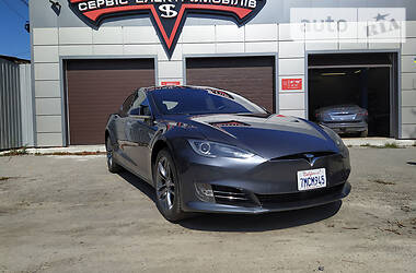 Хэтчбек Tesla Model S 2015 в 