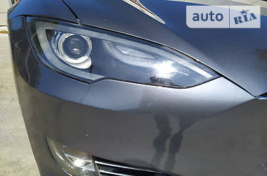 Хэтчбек Tesla Model S 2015 в 