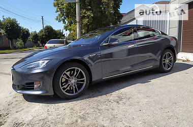 Tesla Model S 2015