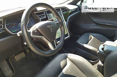 Хэтчбек Tesla Model S 2015 в 