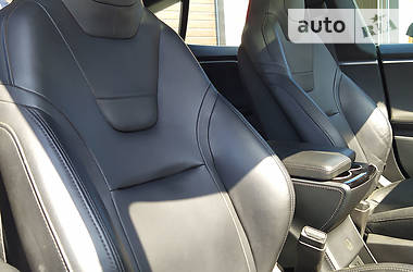 Хэтчбек Tesla Model S 2015 в 