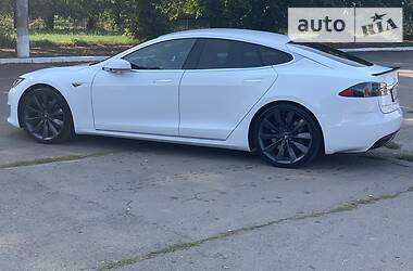 Лифтбек Tesla Model S 2016 в Ровно