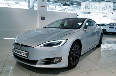 Лифтбек Tesla Model S 2018 в Киеве