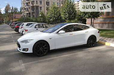 Tesla Model S 2012