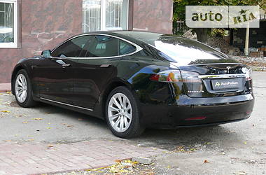 Лифтбек Tesla Model S 2016 в Николаеве