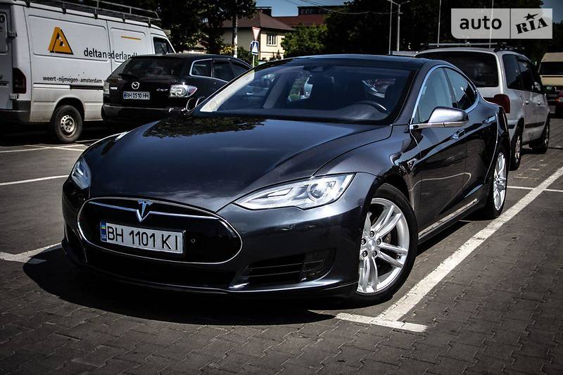 Хэтчбек Tesla Model S 2016 в Одессе