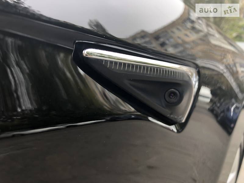 Седан Tesla Model S 2018 в Одесі