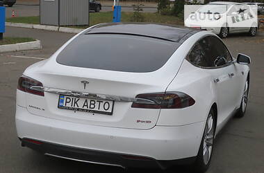 Седан Tesla Model S 2015 в Киеве