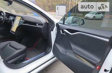 Седан Tesla Model S 2015 в Киеве