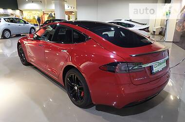 Седан Tesla Model S 2016 в Киеве