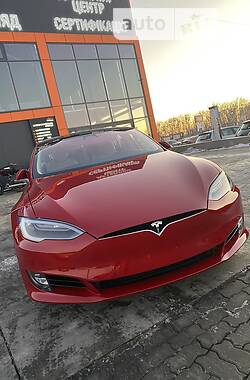 Лифтбек Tesla Model S 2017 в Львове