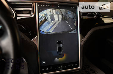 Седан Tesla Model S 2015 в 