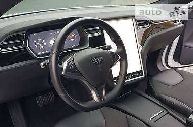 Седан Tesla Model S 2017 в Кривому Розі