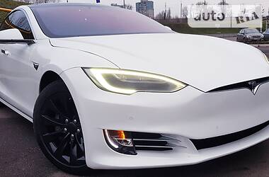 Седан Tesla Model S 2017 в Кривому Розі