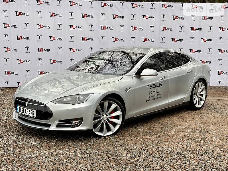 Ліфтбек Tesla Model S 2015 в Києві