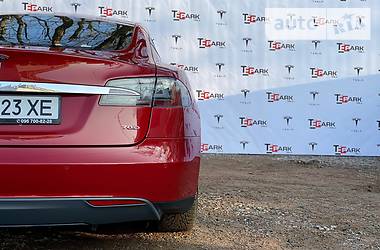 Седан Tesla Model S 2015 в Киеве