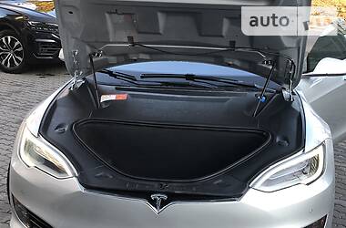 Седан Tesla Model S 2016 в 