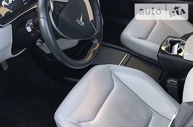 Седан Tesla Model S 2016 в 