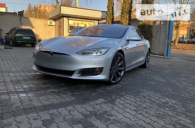 Седан Tesla Model S 2016 в 