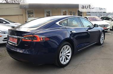 Седан Tesla Model S 2018 в 