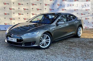 Tesla Model S 2015