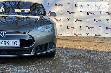 Лифтбек Tesla Model S 2015 в Киеве