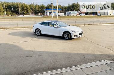 Седан Tesla Model S 2014 в Дніпрі