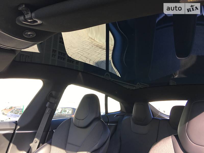 Ліфтбек Tesla Model S 2017 в Дніпрі фото 32 Ліфтбек Tesla Model S 2017 в Дніпрі