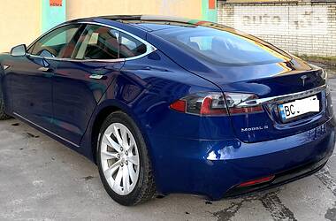 Лифтбек Tesla Model S 2016 в Львове