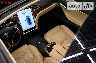 Седан Tesla Model S 2016 в 