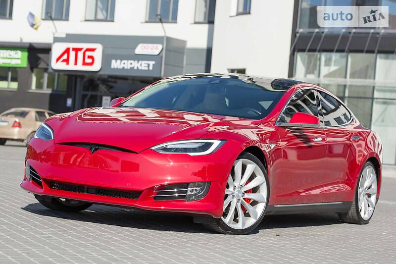 Седан Tesla Model S 2015 в Тернополе