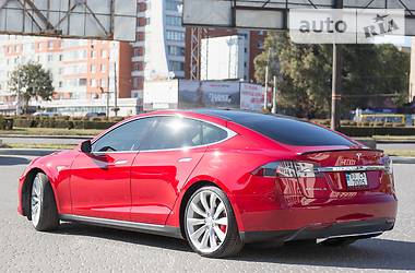 Седан Tesla Model S 2015 в Тернополе