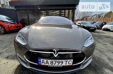 Tesla Model S 2015 Tesla Model S 2015