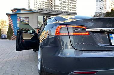 Лифтбек Tesla Model S 2016 в 
