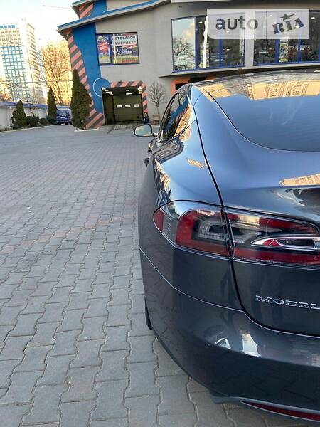 Ліфтбек Tesla Model S 2016 в Одесі