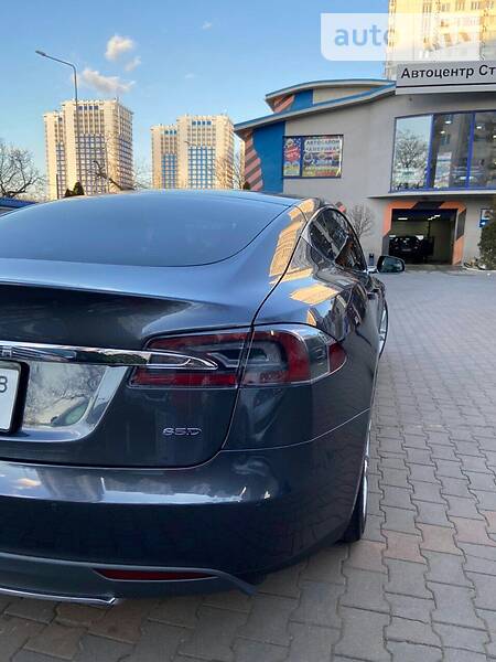 Ліфтбек Tesla Model S 2016 в Одесі