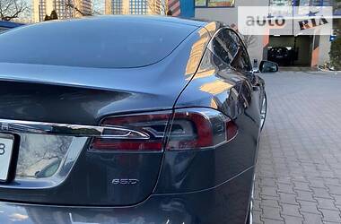 Лифтбек Tesla Model S 2016 в 