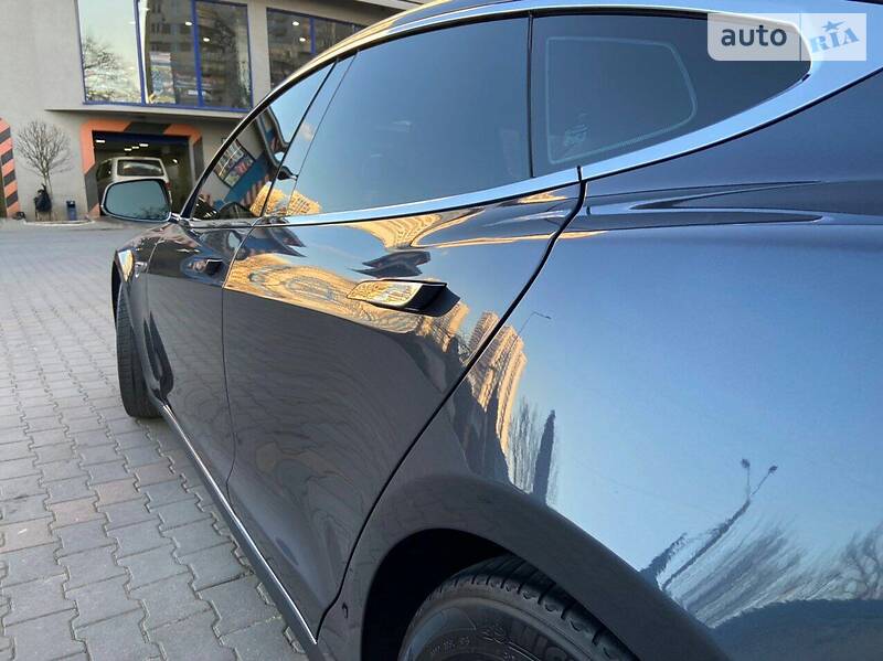 Ліфтбек Tesla Model S 2016 в Одесі
