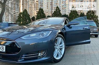 Tesla Model S 2016