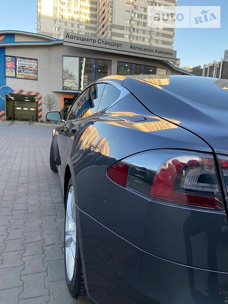 Ліфтбек Tesla Model S 2016 в Одесі