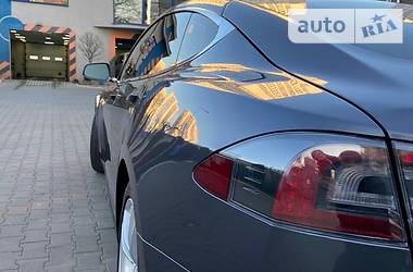 Лифтбек Tesla Model S 2016 в 